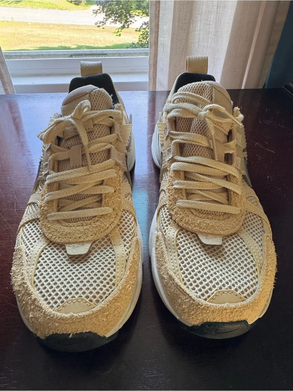 Nike women’s V2K sneakers like new sesame and black.
